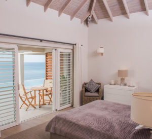 villa bedroom