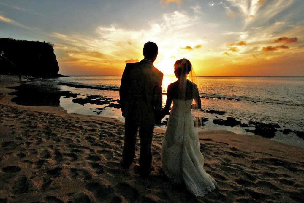 laluna sunset weddings, on the beach