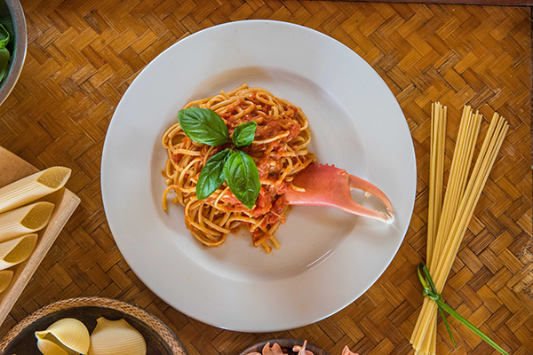 sea crab pasta at laluna's Italian restaurant on the beach